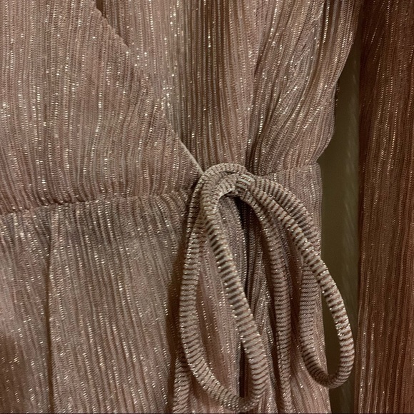 All in Favor Mauve Metallic Shimmering V-Neck Long Sleeve Dress. Size Small - Picture 9 of 14